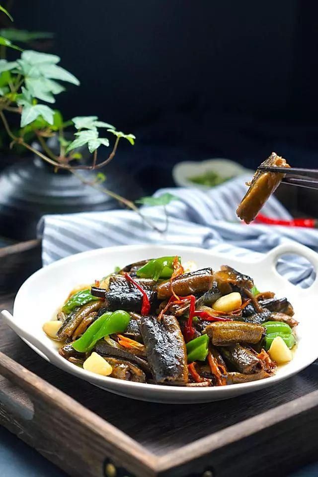  少许|红烧蒜子鳝鱼，自己动手做同样很美味！