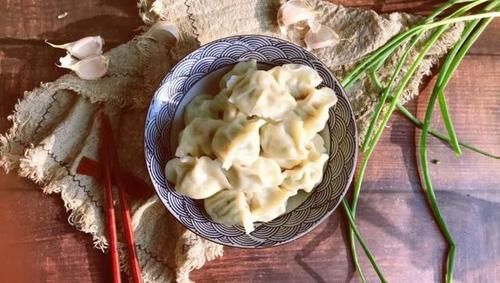 生油调饺|调饺子馅时，用生油还是熟油，和饺子馆老板学会1招，饺子更美味