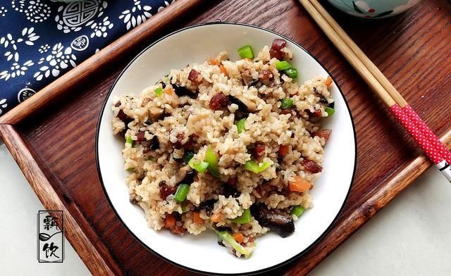  炒米饭|剩米饭也要吃得有滋有味，加这几样食材一炒，好看又好吃，特别香