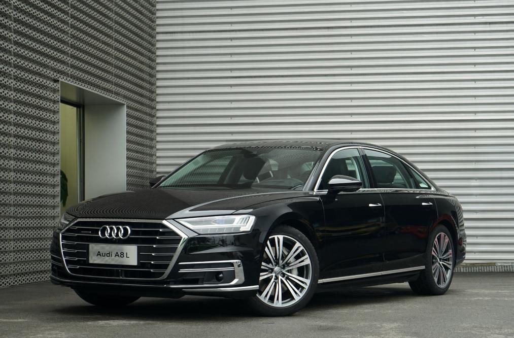  该车搭载|盘点港星曾志伟名下的豪车，个子虽然不高，豪车却不少