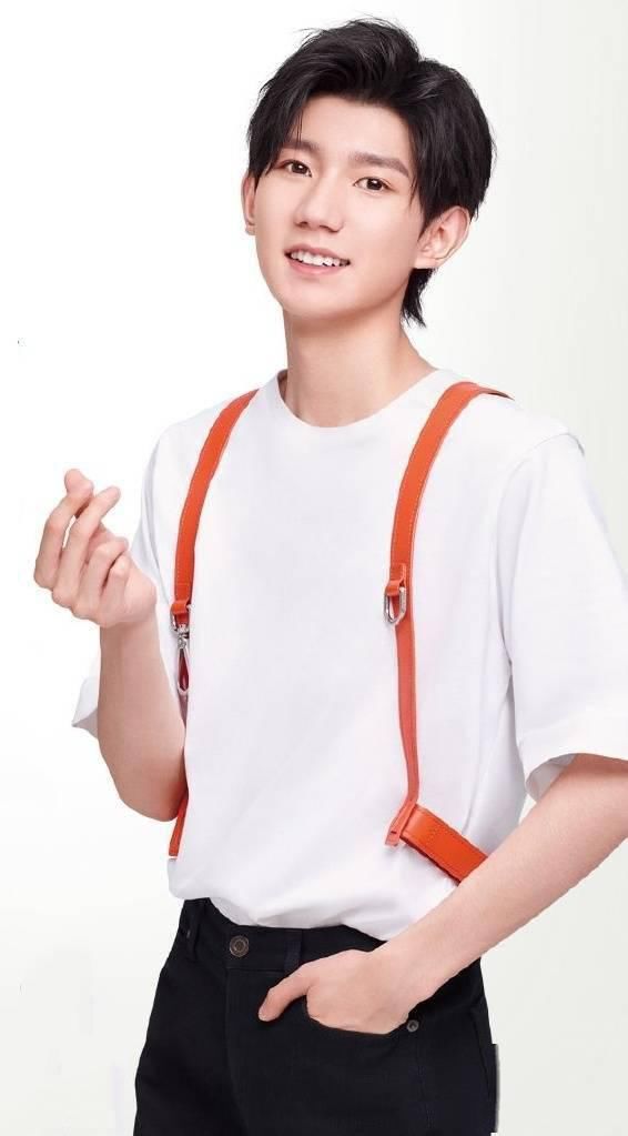  肆意|王源“闪Day”代言广告大片，向阳生长肆意发光