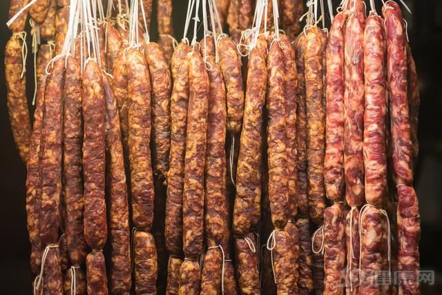 黄曲霉素|黄曲霉素是什么？比砒霜毒68倍，开水杀不死，这些东西赶紧扔了吧