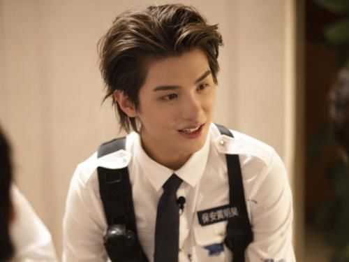  榜首|艺人榜单重新公布张颜齐第4，杨超越第2，榜首霸屏全年综艺