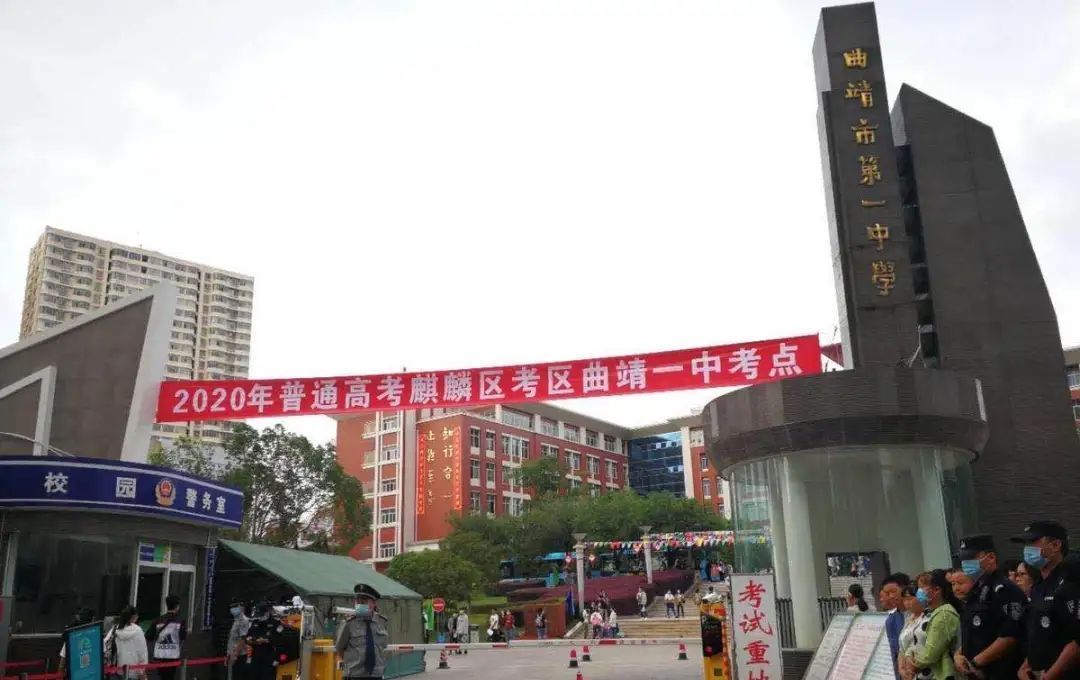  考生|图集丨云南高考首日直击：每一张安静的考桌都来之不易