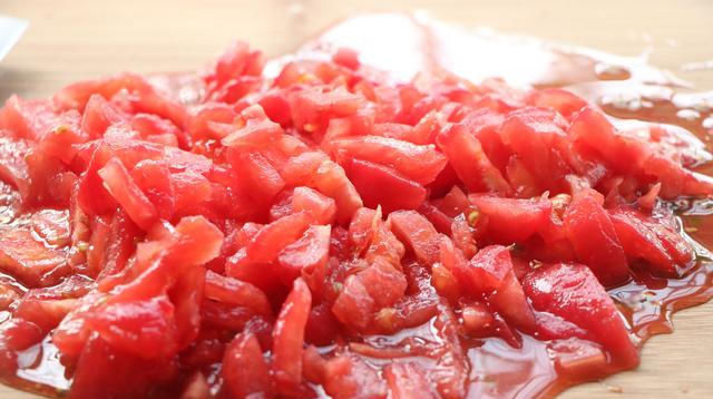  开胃|夏天最爱的手擀面，搭配一碗酱汁，开胃又解馋，吃了2碗不过瘾！