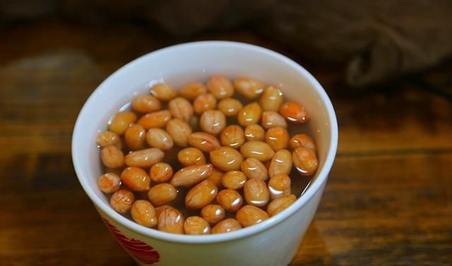  秋季|这道菜含钙量比牛奶还高，秋季最下饭毛豆做法，吃多滋补不长肉