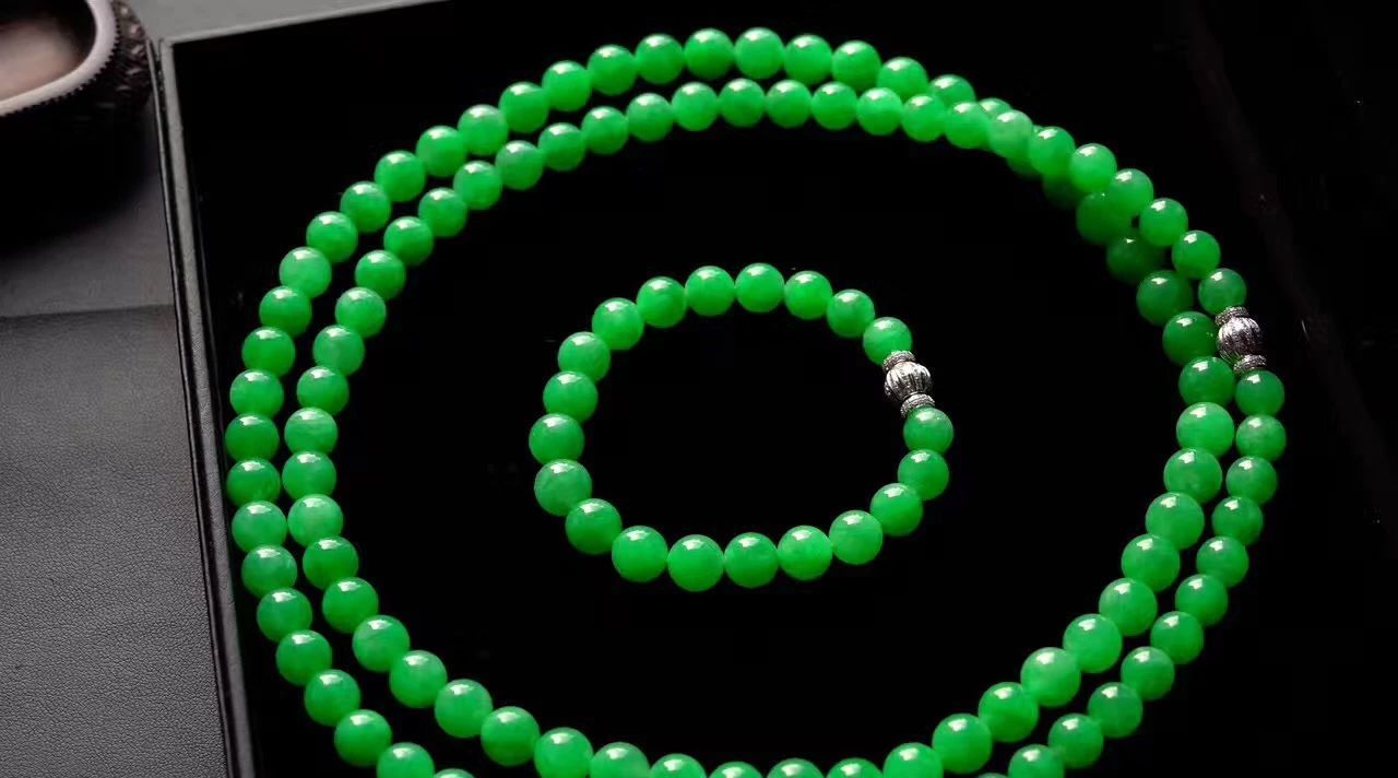 二镯|一蛋二镯三珠链……快来看看翡翠的最新价值排名!