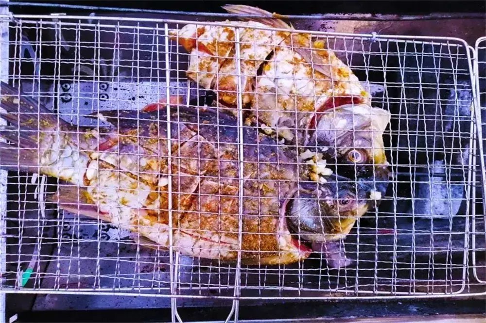 羡慕|解放军野外驻训伙食怎么样?小龙虾、烤全羊随便造!能羡慕死印军