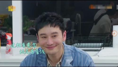  好笑|心酸又好笑！黄晓明搬行李累出三眼皮，脱妆后撞脸于小彤