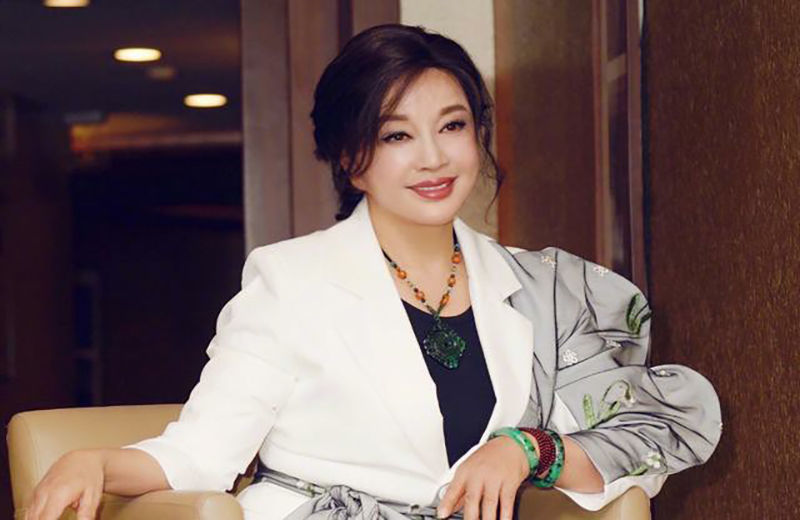  奶奶|奶奶级别的刘晓庆演少女，和二十出头男主演情侣，辣眼cp再上线！