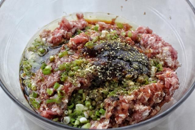  拌成|这菜虽然一股怪味儿，拌成饺子馅却鲜美无比，学会都能开饺子馆了