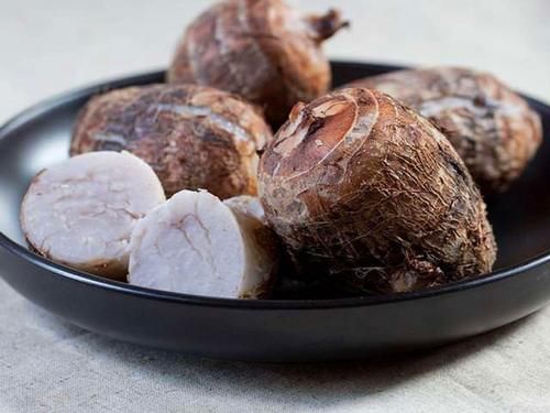 好看|芋头新做法：鲜奶芋头南瓜香菇煲，汤鲜味美有营养，好看又好喝