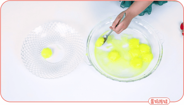 人人|人人家里都有的冰块,很适合做早教游戏,宝宝越玩越聪明