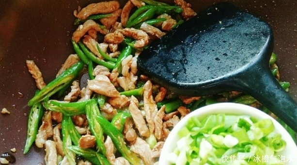  小炒|节约懒人的食物，教你如何做青椒小炒肉，经常吃它不发胖！