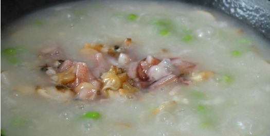 搅拌均匀|这是芋头汤的做法,与小海鲜巧妙搭配,太好喝了,鲜上加鲜