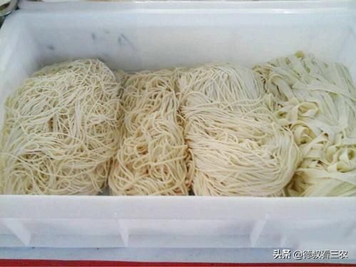  饺子皮|知道这些真相后，经常买鲜面条饺子皮的人，你还会再买吗？