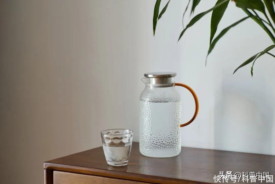 2块钱的水和20块钱的水有什么区别(2块钱的水和20块钱的水有什么区别？真的越贵越好吗？)