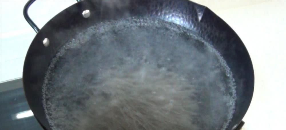 入味|豆芽炒粉条,地道家常菜,教你一个小技巧,豆芽入味,越嚼越香