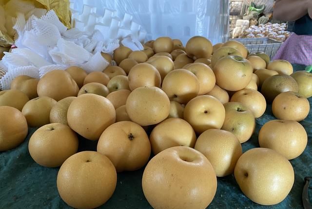 牢记|立秋后买梨,挑大的还是小的?老果农:牢记3招,到手的梨脆又甜