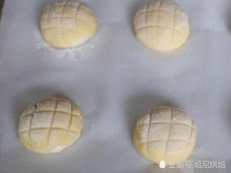 柔软|日式菠萝包,咋做才能柔软好吃很多人第一步就错了,关键在和面
