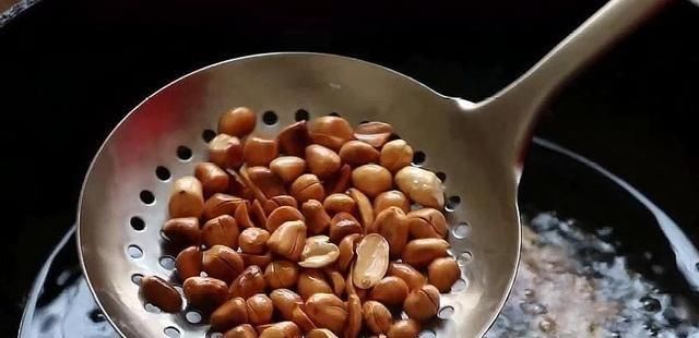  冒汗|川菜大厨教我辣椒做法，香辣酥脆，吃一口就冒汗，太下饭了