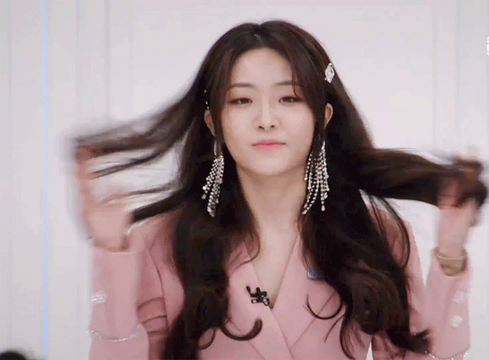  变脸|喻言开启省电模式，表演完上演一秒变脸，太可爱！