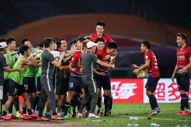 分钟|中超刺激2-2!第94分钟压哨世界波扳平!65岁名帅激动到喘不过气