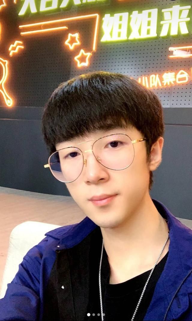  乘风破浪|金晨、郁可唯将直播吃鸡，面对职业选手丝毫不怂，真就乘风破浪？