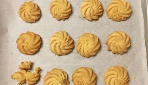 裱花袋|一碗面粉一个鸡蛋的曲奇饼干,不加黄油,一样入口即化酥掉渣
