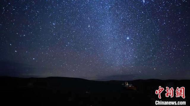  严情怀|腾格里沙漠边缘的摘星小镇