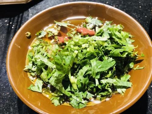 聚餐|和小伙伴在北京这家有名的串串香聚餐，猜猜3个人吃了多少串？