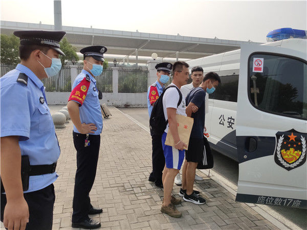  结伴|插翅难逃！2名惯偷“结伴”落网