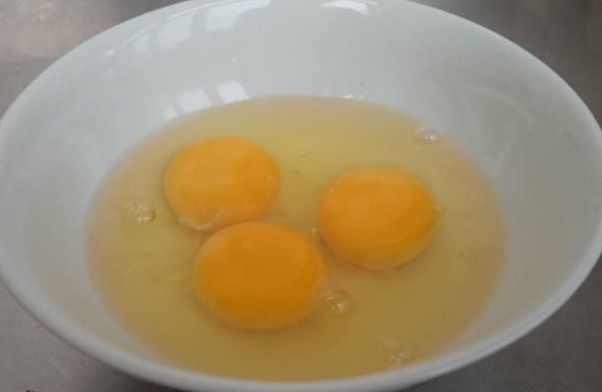 滑口|鸡蛋这样炒,一滴油也不要,清香鲜嫩滑口,端上桌几下就抢光