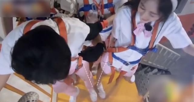  姐弟|《密逃》郭麒麟杨幂姐弟，公开比起腿长，镜头直拍时给观众整乐了