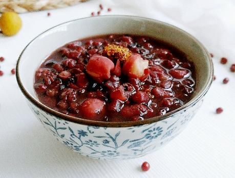  隔天|教你做红豆百合莲子汤，清甜软糯味道佳，女人隔天可吃一次