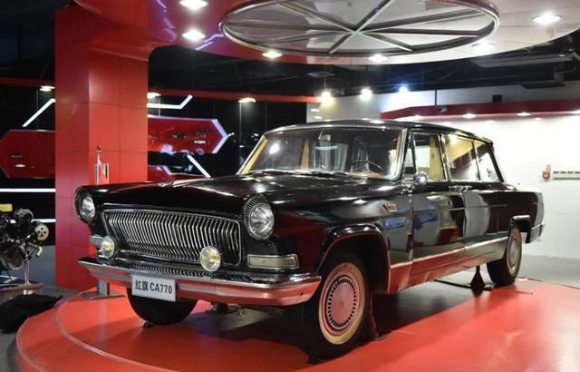  红旗|大爷低价买报废红旗，清洗后土豪出价300万购买，大爷：我差钱？