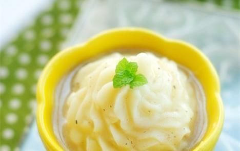  跟着|6个月宝宝一吃就拉，蔬果辅食立大功，4款防腹泻辅食跟着学