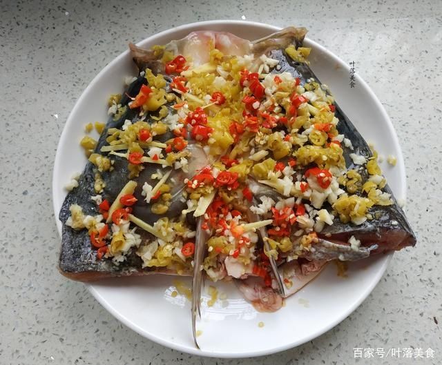 咸香|在家做剁椒蒸鳙鱼头,咸香浓郁,香辣美味,想开胃试试这道菜!