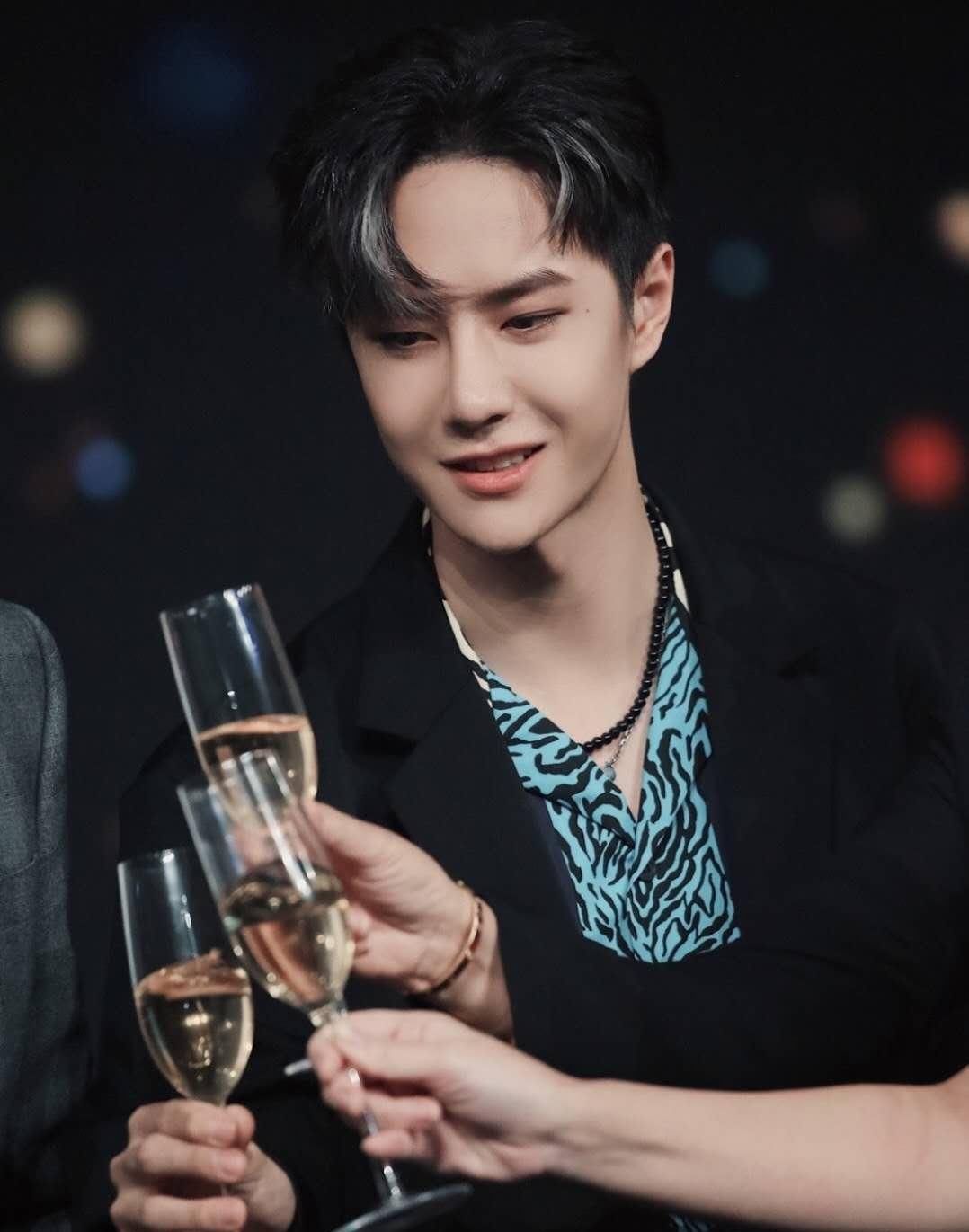  太子|对打王一博？黄明昊加入《快本大本营》，乐华“太子”之争