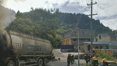  扑灭|突然起火，30分钟扑灭！