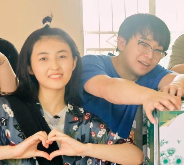  站位|向往4嘉宾收官合影被传，玉庄站在中间，我却在留意彭彭子枫站位