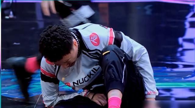  张艺兴|《街舞》让张艺兴沉默，逼哭钟汉良，用伤者赚热度，节目组太秀！