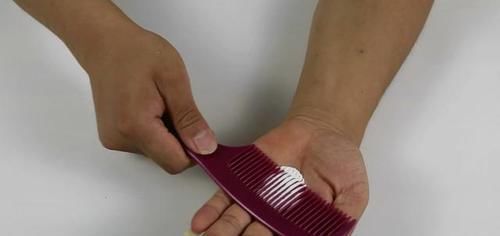  实用|小苏打涂在梳子上，解决了很多人的烦恼，方便实用