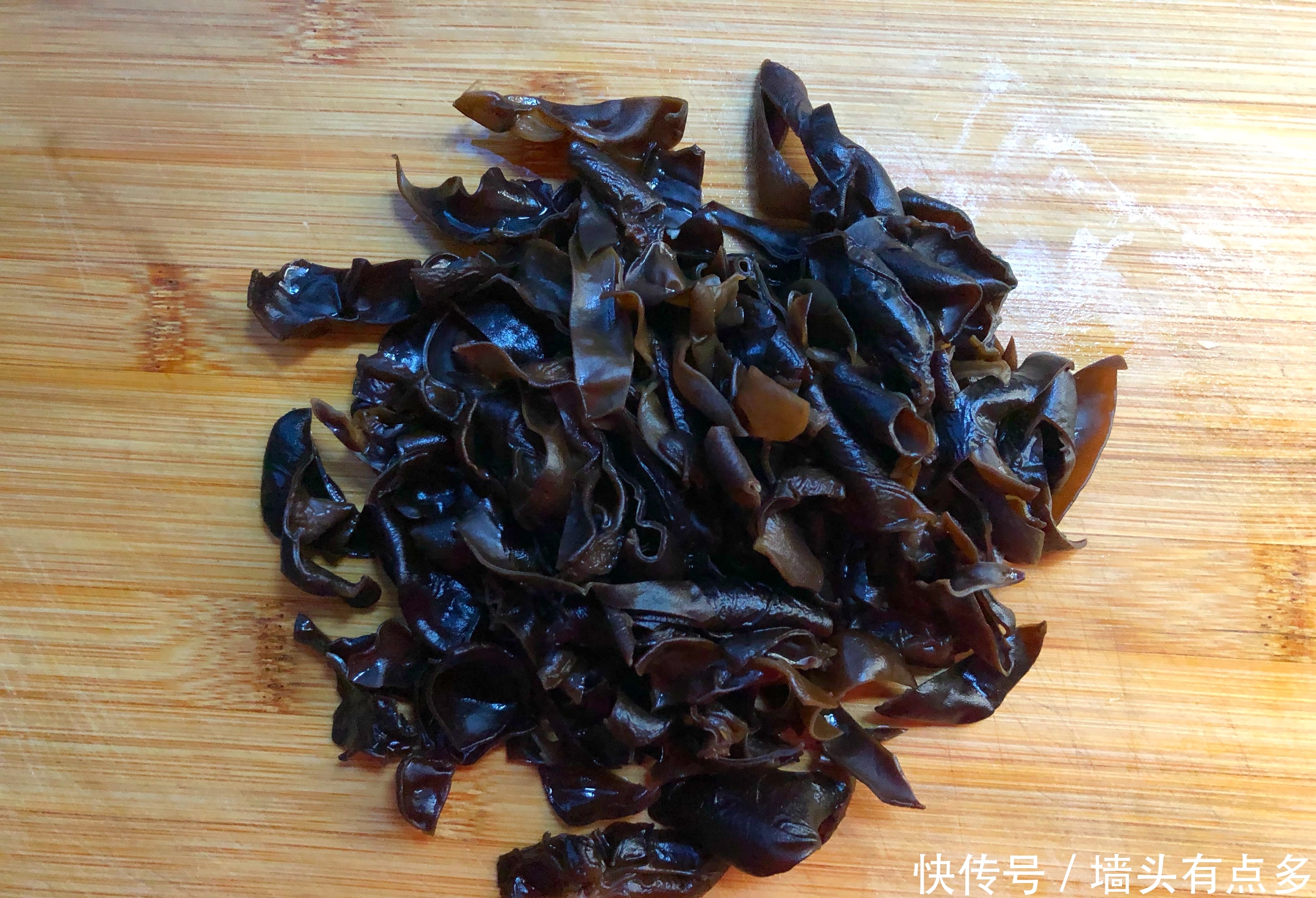 别错过|它和黑木耳天生是一对,简单炒一炒,清肠去脂又美味,别错过
