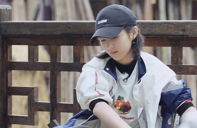  综艺节目|《向往》节目造假，张子枫下塘挖莲藕，摄像机暴露了一切