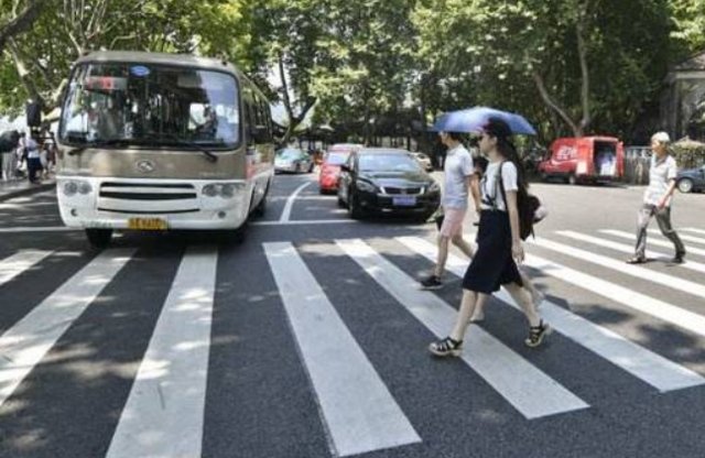 文明礼让|公交礼让，城市文明的名片