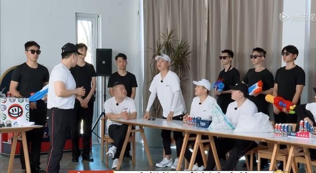  一目了然|德云社演员被问想挣多少年薪，各位给出的回答，有无野心一目了然