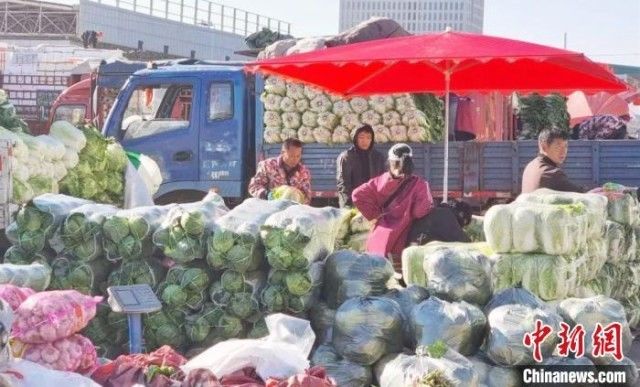 走访新疆最大一级农副产品批发交易市场：货足价稳 保供全疆