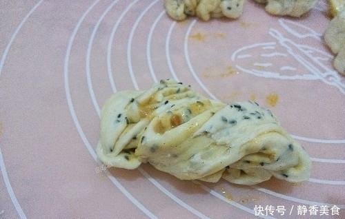 黑芝麻|简单好做的花生酱花卷,蓬松暄软,咬一口满嘴香