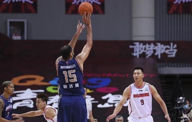  双外援|场均48+约瑟夫杨真心带不动！疆、粤大胜对手，季后赛或被爆冷？